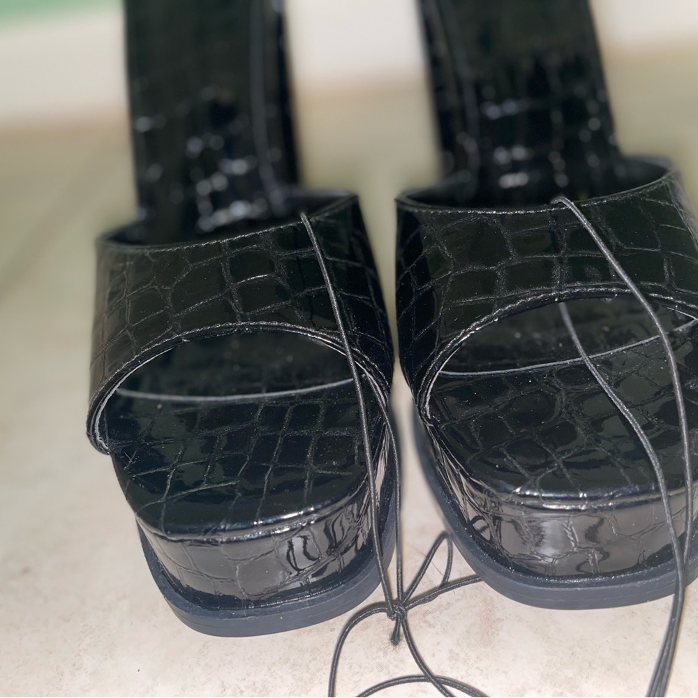 Black Crocodile Pattern Leather Platform - image 5